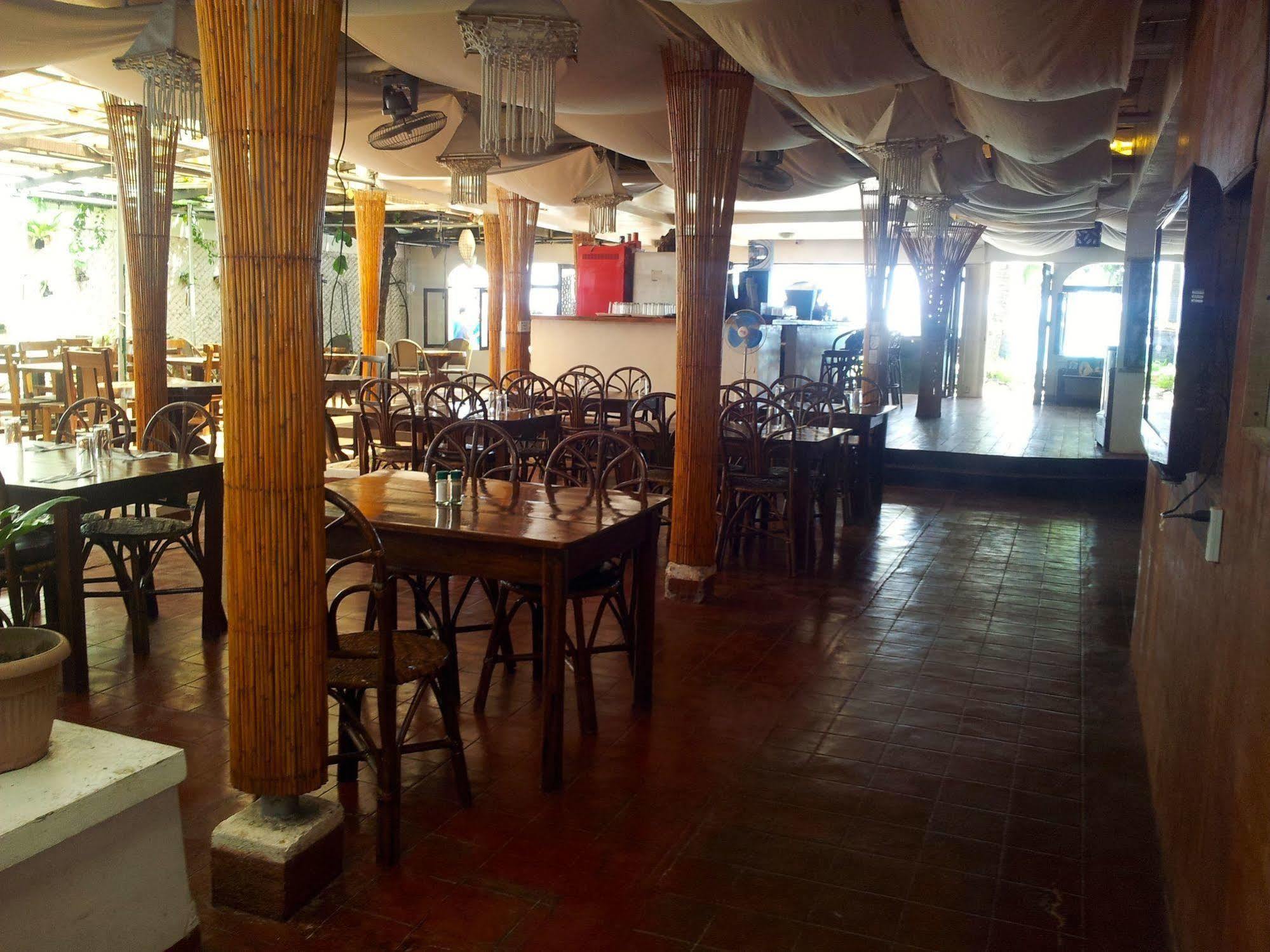 Deparis Beach Resort Balabag  ภายนอก รูปภาพ